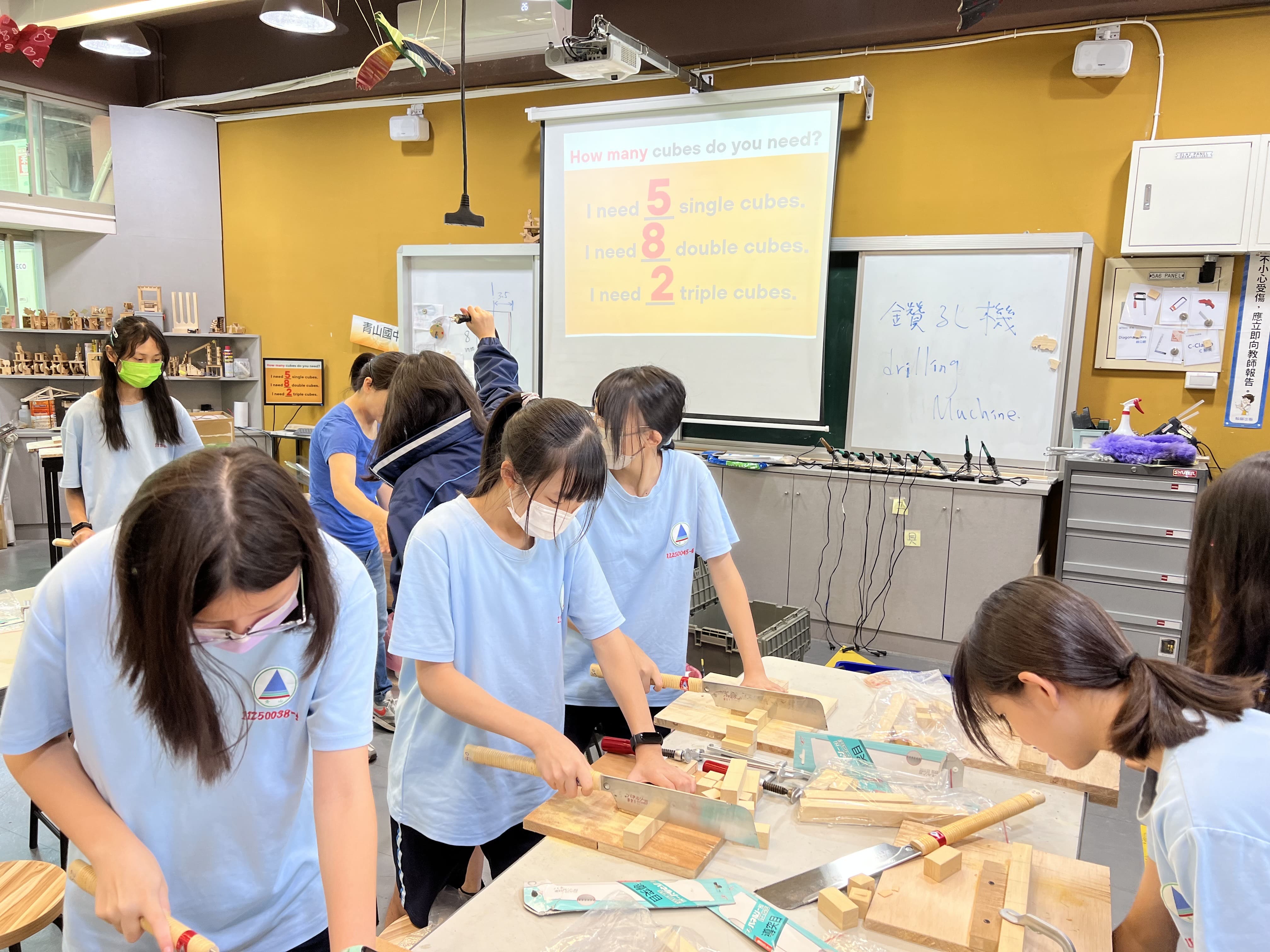 學生於雙語生科課操作情形